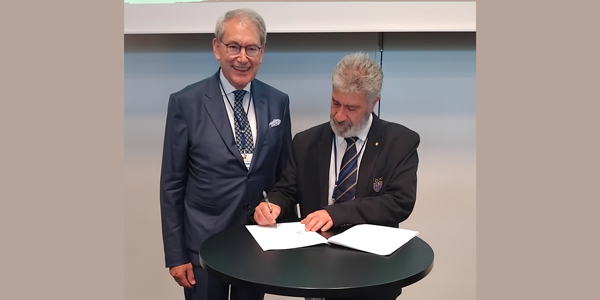 Wits Prof. Demitri Constantinou on right signs the Hamburg declaration to promote physical exercise, witnessed by Prof. Jürgen Steinecker, Global Alliance Day convener